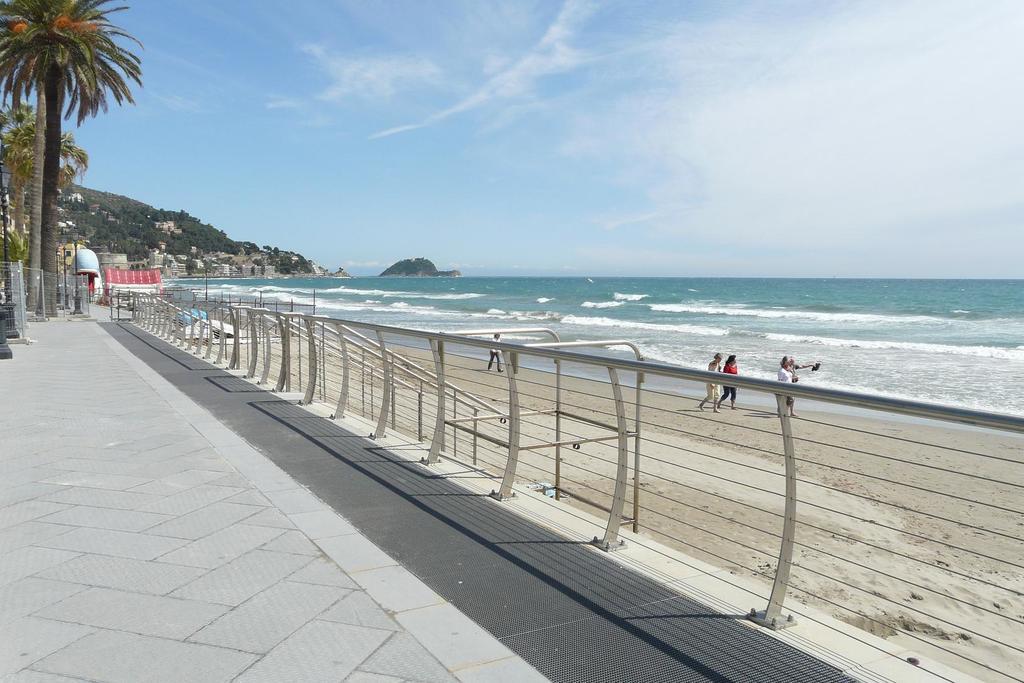 Attico Fronte Mare Alassio Extérieur photo